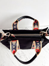 Cargar imagen en el visor de la galería, Lefranco Tote Bag CHICA negra con cinta corazones