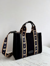 Cargar imagen en el visor de la galería, Lefranco Tote Bag CHICA negra con cinta ojitos dorado