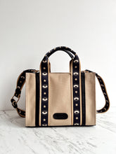 Cargar imagen en el visor de la galería, Lefranco Tote Bag CHICA beige cinta ojitos negro con dorado