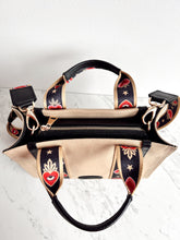 Cargar imagen en el visor de la galería, Lefranco Tote Bag CHICA beige con cinta corazones
