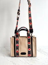 Cargar imagen en el visor de la galería, Lefranco Tote Bag CHICA beige con cinta corazones